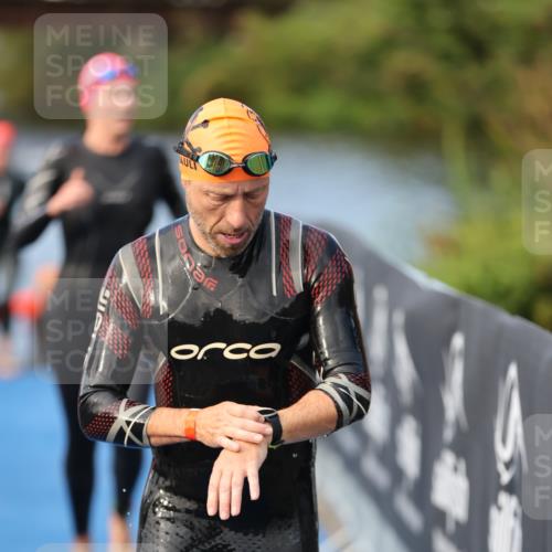 25.08.2024 - Elbe Triathlon Hamburg H.Heesch http://msf.ph/oto/6843611 25.08.2024 08:46:23 Schwimmen 113, 123, 131, 138, 149, 150, 160, 179, 184 meine-sportfotos.de