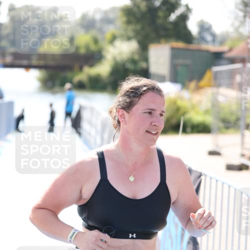 25.08.2024 - Elbe Triathlon Hamburg H.Heesch http://msf.ph/oto/6843613 25.08.2024 14:38:37 Schwimmen  meine-sportfotos.de