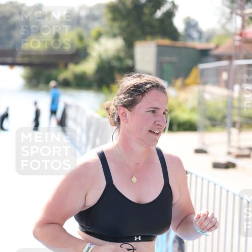 25.08.2024 - Elbe Triathlon Hamburg H.Heesch http://msf.ph/oto/6843619 25.08.2024 14:38:37 Schwimmen  meine-sportfotos.de