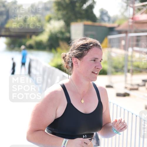 25.08.2024 - Elbe Triathlon Hamburg H.Heesch http://msf.ph/oto/6843628 25.08.2024 14:38:37 Schwimmen  meine-sportfotos.de