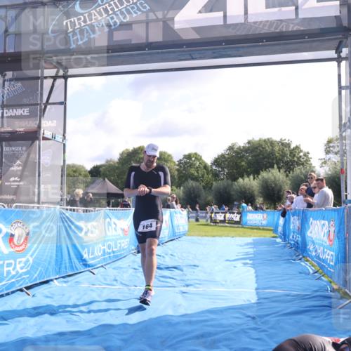 25.08.2024 - Elbe Triathlon Hamburg H.Heesch http://msf.ph/oto/6843637 25.08.2024 10:32:40 Ziel 164 meine-sportfotos.de