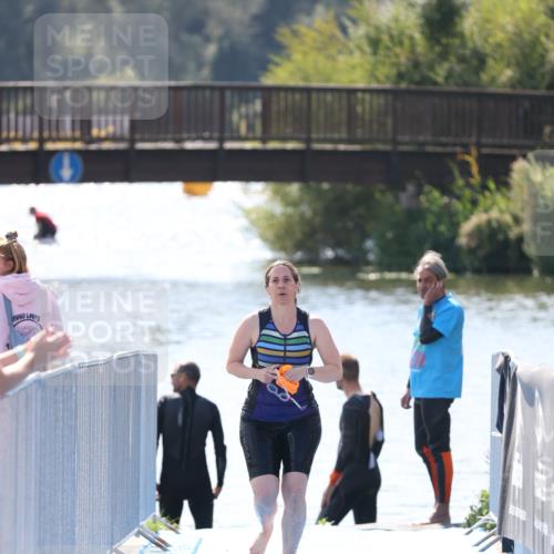 25.08.2024 - Elbe Triathlon Hamburg H.Heesch http://msf.ph/oto/6843650 25.08.2024 14:39:05 Schwimmen  meine-sportfotos.de