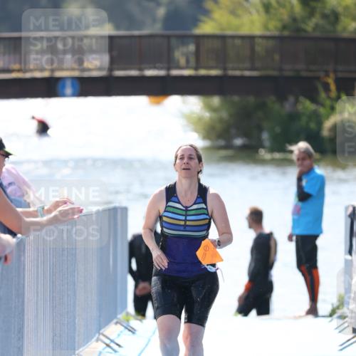 25.08.2024 - Elbe Triathlon Hamburg H.Heesch http://msf.ph/oto/6843691 25.08.2024 14:39:07 Schwimmen  meine-sportfotos.de