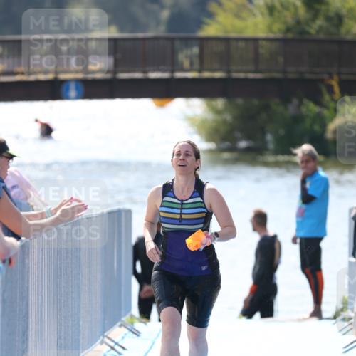 25.08.2024 - Elbe Triathlon Hamburg H.Heesch http://msf.ph/oto/6843707 25.08.2024 14:39:07 Schwimmen  meine-sportfotos.de