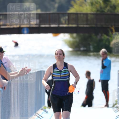 25.08.2024 - Elbe Triathlon Hamburg H.Heesch http://msf.ph/oto/6843738 25.08.2024 14:39:07 Schwimmen  meine-sportfotos.de