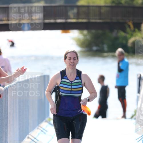 25.08.2024 - Elbe Triathlon Hamburg H.Heesch http://msf.ph/oto/6843761 25.08.2024 14:39:08 Schwimmen  meine-sportfotos.de