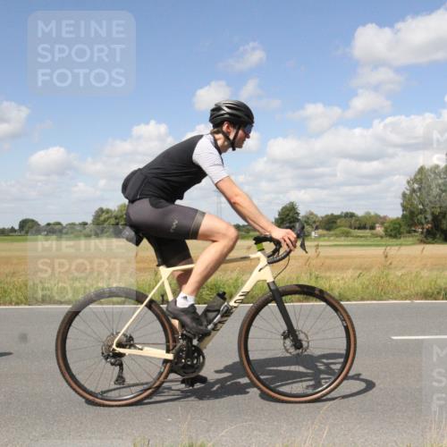 25.08.2024 - Elbe Triathlon Hamburg Fuchs,  Jonas http://msf.ph/oto/6843769 25.08.2024 12:53:42 Radfahren  meine-sportfotos.de