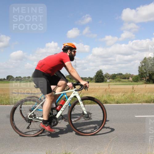 25.08.2024 - Elbe Triathlon Hamburg Fuchs,  Jonas http://msf.ph/oto/6843776 25.08.2024 12:53:42 Radfahren  meine-sportfotos.de