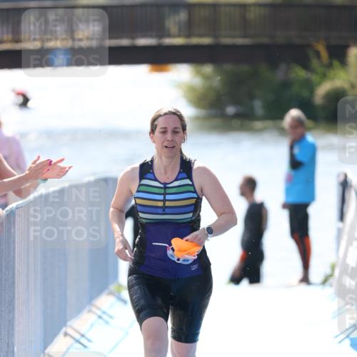 25.08.2024 - Elbe Triathlon Hamburg H.Heesch http://msf.ph/oto/6843805 25.08.2024 14:39:08 Schwimmen  meine-sportfotos.de