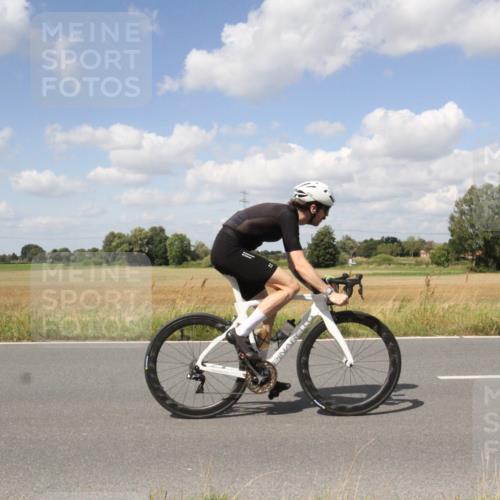 25.08.2024 - Elbe Triathlon Hamburg Fuchs,  Jonas http://msf.ph/oto/6843820 25.08.2024 13:08:49 Radfahren  meine-sportfotos.de