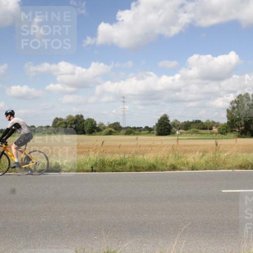 25.08.2024 - Elbe Triathlon Hamburg Fuchs,  Jonas http://msf.ph/oto/6843833 25.08.2024 13:08:59 Radfahren  meine-sportfotos.de
