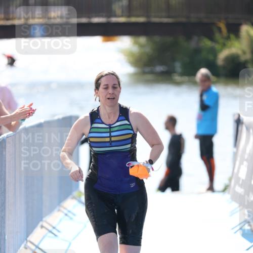 25.08.2024 - Elbe Triathlon Hamburg H.Heesch http://msf.ph/oto/6843836 25.08.2024 14:39:08 Schwimmen  meine-sportfotos.de