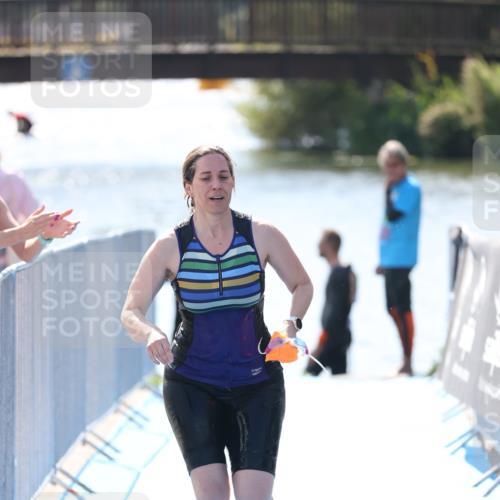 25.08.2024 - Elbe Triathlon Hamburg H.Heesch http://msf.ph/oto/6843842 25.08.2024 14:39:08 Schwimmen  meine-sportfotos.de