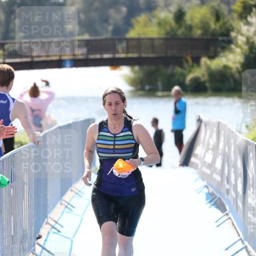 25.08.2024 - Elbe Triathlon Hamburg H.Heesch http://msf.ph/oto/6843861 25.08.2024 14:39:09 Schwimmen  meine-sportfotos.de