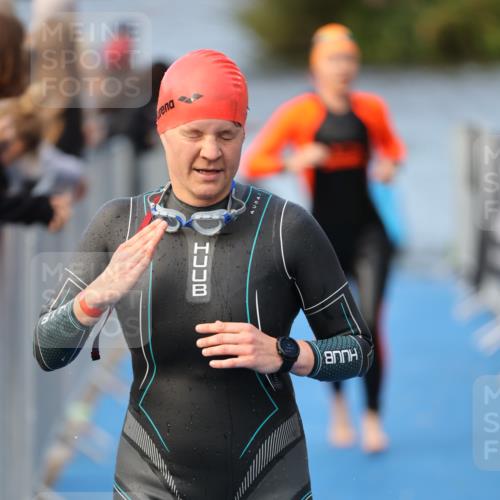 25.08.2024 - Elbe Triathlon Hamburg H.Heesch http://msf.ph/oto/6843867 25.08.2024 08:46:31 Schwimmen 113, 123, 131, 138, 147, 149, 150, 160, 179 meine-sportfotos.de