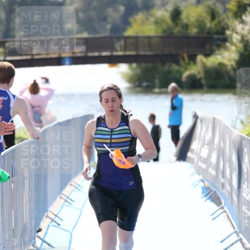 25.08.2024 - Elbe Triathlon Hamburg H.Heesch http://msf.ph/oto/6843868 25.08.2024 14:39:09 Schwimmen  meine-sportfotos.de