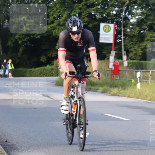 25.08.2024 - Elbe Triathlon Hamburg Fuchs,  Jonas http://msf.ph/oto/6843872 25.08.2024 09:01:50 Radfahren 67, 66, 59 meine-sportfotos.de