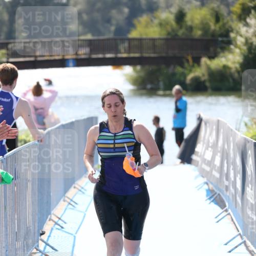25.08.2024 - Elbe Triathlon Hamburg H.Heesch http://msf.ph/oto/6843876 25.08.2024 14:39:09 Schwimmen  meine-sportfotos.de