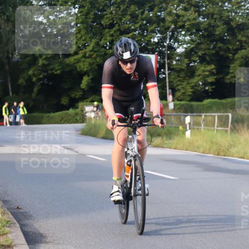 25.08.2024 - Elbe Triathlon Hamburg Fuchs,  Jonas http://msf.ph/oto/6843877 25.08.2024 09:01:51 Radfahren 59 meine-sportfotos.de