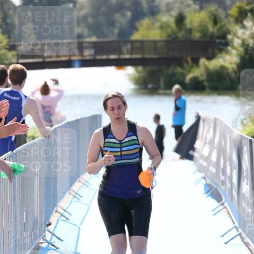 25.08.2024 - Elbe Triathlon Hamburg H.Heesch http://msf.ph/oto/6843899 25.08.2024 14:39:10 Schwimmen  meine-sportfotos.de