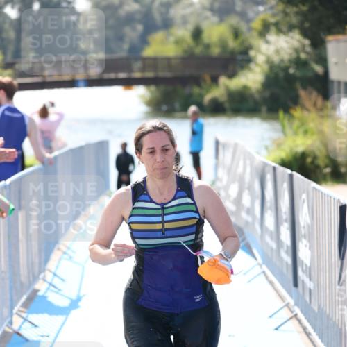 25.08.2024 - Elbe Triathlon Hamburg H.Heesch http://msf.ph/oto/6843905 25.08.2024 14:39:11 Schwimmen  meine-sportfotos.de