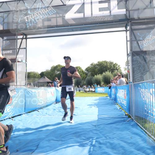 25.08.2024 - Elbe Triathlon Hamburg H.Heesch http://msf.ph/oto/6843912 25.08.2024 10:33:08 Ziel 95, 159 meine-sportfotos.de