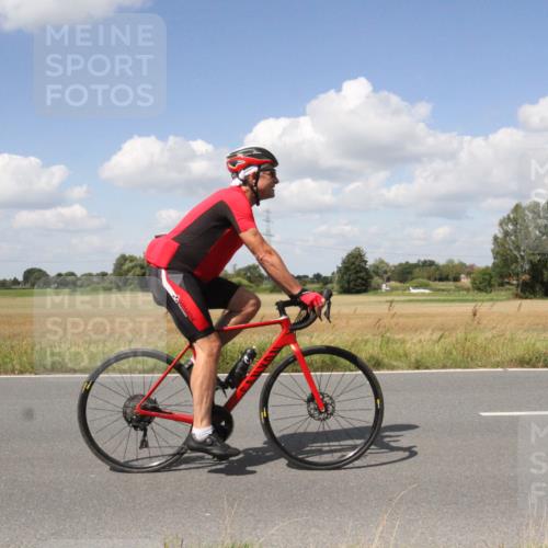 25.08.2024 - Elbe Triathlon Hamburg Fuchs,  Jonas http://msf.ph/oto/6843925 25.08.2024 13:14:31 Radfahren  meine-sportfotos.de