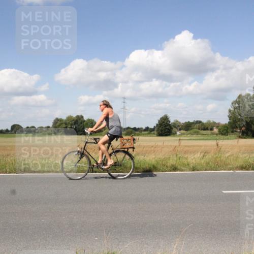 25.08.2024 - Elbe Triathlon Hamburg Fuchs,  Jonas http://msf.ph/oto/6843943 25.08.2024 13:15:17 Radfahren  meine-sportfotos.de