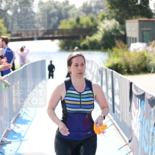 25.08.2024 - Elbe Triathlon Hamburg H.Heesch http://msf.ph/oto/6843960 25.08.2024 14:39:11 Schwimmen  meine-sportfotos.de