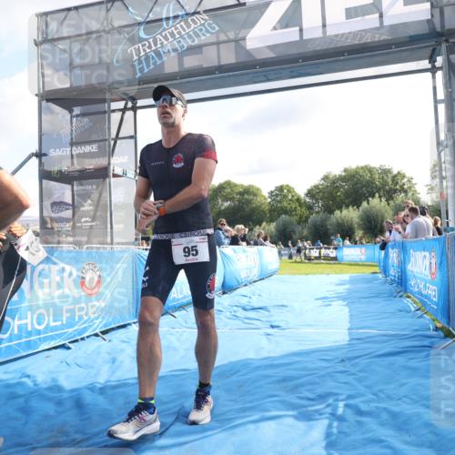 25.08.2024 - Elbe Triathlon Hamburg H.Heesch http://msf.ph/oto/6843975 25.08.2024 10:33:09 Ziel 95, 159 meine-sportfotos.de