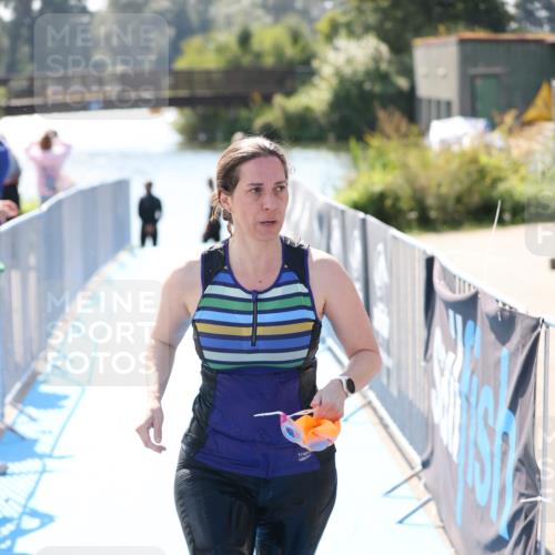 25.08.2024 - Elbe Triathlon Hamburg H.Heesch http://msf.ph/oto/6843988 25.08.2024 14:39:11 Schwimmen  meine-sportfotos.de