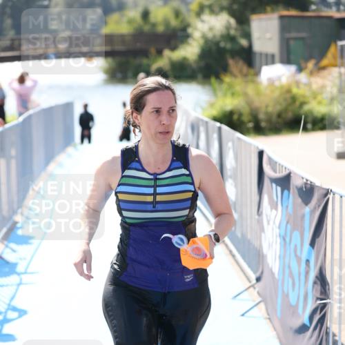 25.08.2024 - Elbe Triathlon Hamburg H.Heesch http://msf.ph/oto/6843997 25.08.2024 14:39:11 Schwimmen  meine-sportfotos.de