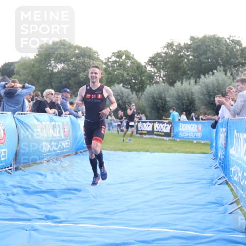 25.08.2024 - Elbe Triathlon Hamburg H.Heesch http://msf.ph/oto/6844010 25.08.2024 10:34:08 Ziel 188 meine-sportfotos.de