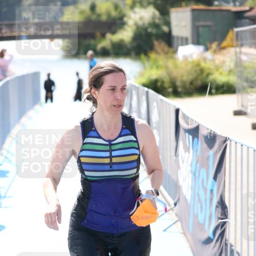25.08.2024 - Elbe Triathlon Hamburg H.Heesch http://msf.ph/oto/6844013 25.08.2024 14:39:11 Schwimmen  meine-sportfotos.de