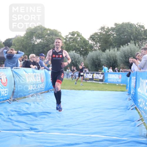 25.08.2024 - Elbe Triathlon Hamburg H.Heesch http://msf.ph/oto/6844016 25.08.2024 10:34:08 Ziel 188 meine-sportfotos.de