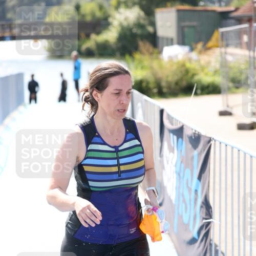 25.08.2024 - Elbe Triathlon Hamburg H.Heesch http://msf.ph/oto/6844023 25.08.2024 14:39:11 Schwimmen  meine-sportfotos.de