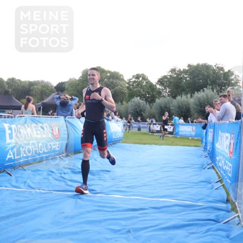 25.08.2024 - Elbe Triathlon Hamburg H.Heesch http://msf.ph/oto/6844048 25.08.2024 10:34:08 Ziel 188 meine-sportfotos.de
