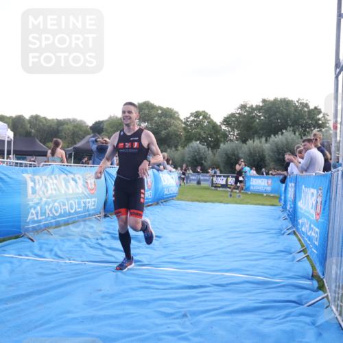 25.08.2024 - Elbe Triathlon Hamburg H.Heesch http://msf.ph/oto/6844067 25.08.2024 10:34:08 Ziel 188 meine-sportfotos.de