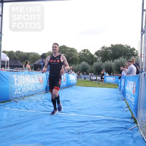 25.08.2024 - Elbe Triathlon Hamburg H.Heesch http://msf.ph/oto/6844075 25.08.2024 10:34:08 Ziel 188 meine-sportfotos.de