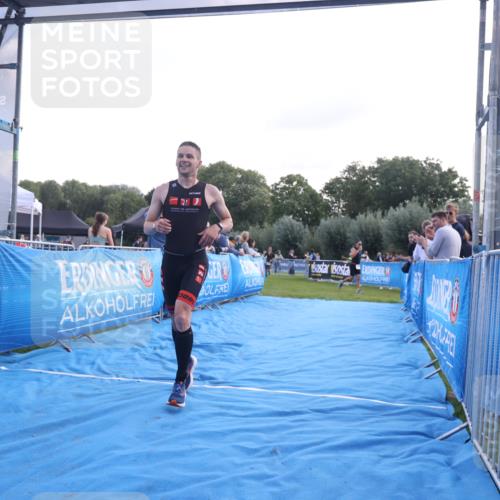 25.08.2024 - Elbe Triathlon Hamburg H.Heesch http://msf.ph/oto/6844082 25.08.2024 10:34:08 Ziel 188 meine-sportfotos.de