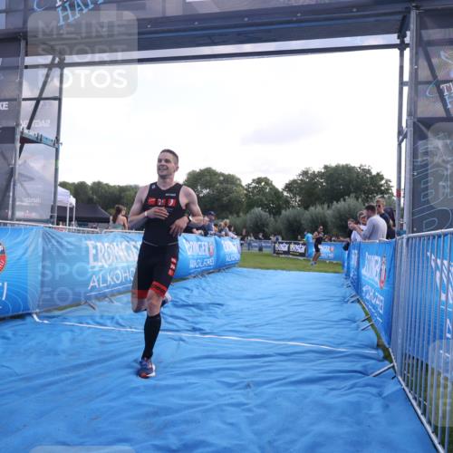 25.08.2024 - Elbe Triathlon Hamburg H.Heesch http://msf.ph/oto/6844108 25.08.2024 10:34:09 Ziel 188 meine-sportfotos.de