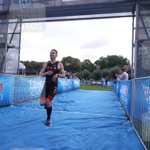 25.08.2024 - Elbe Triathlon Hamburg H.Heesch http://msf.ph/oto/6844113 25.08.2024 10:34:09 Ziel 188 meine-sportfotos.de