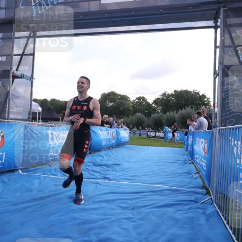 25.08.2024 - Elbe Triathlon Hamburg H.Heesch http://msf.ph/oto/6844118 25.08.2024 10:34:09 Ziel 188 meine-sportfotos.de
