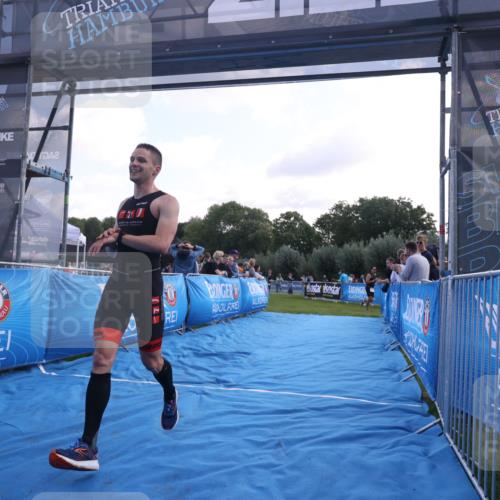 25.08.2024 - Elbe Triathlon Hamburg H.Heesch http://msf.ph/oto/6844141 25.08.2024 10:34:09 Ziel 188 meine-sportfotos.de