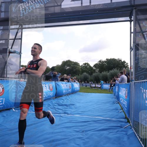 25.08.2024 - Elbe Triathlon Hamburg H.Heesch http://msf.ph/oto/6844162 25.08.2024 10:34:09 Ziel 188 meine-sportfotos.de