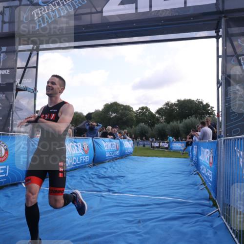 25.08.2024 - Elbe Triathlon Hamburg H.Heesch http://msf.ph/oto/6844170 25.08.2024 10:34:09 Ziel 188 meine-sportfotos.de
