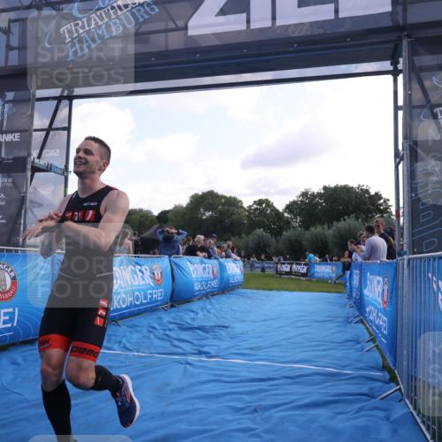 25.08.2024 - Elbe Triathlon Hamburg H.Heesch http://msf.ph/oto/6844178 25.08.2024 10:34:09 Ziel 188 meine-sportfotos.de