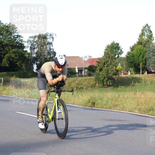 25.08.2024 - Elbe Triathlon Hamburg Fuchs,  Jonas http://msf.ph/oto/6844195 25.08.2024 09:02:40 Radfahren 101 meine-sportfotos.de