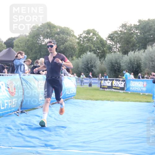 25.08.2024 - Elbe Triathlon Hamburg H.Heesch http://msf.ph/oto/6844215 25.08.2024 10:34:17 Ziel 88 meine-sportfotos.de