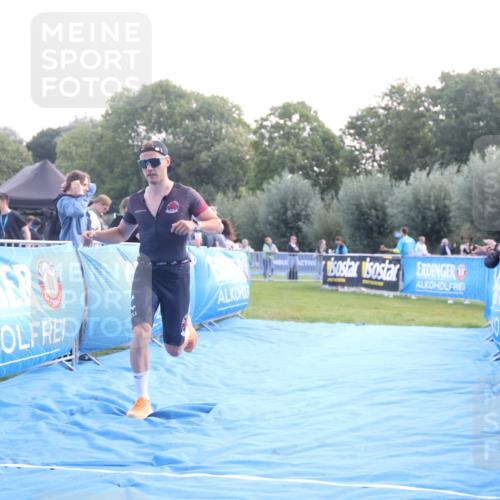 25.08.2024 - Elbe Triathlon Hamburg H.Heesch http://msf.ph/oto/6844226 25.08.2024 10:34:17 Ziel 88 meine-sportfotos.de